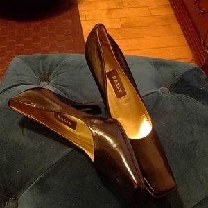 Bally pumps